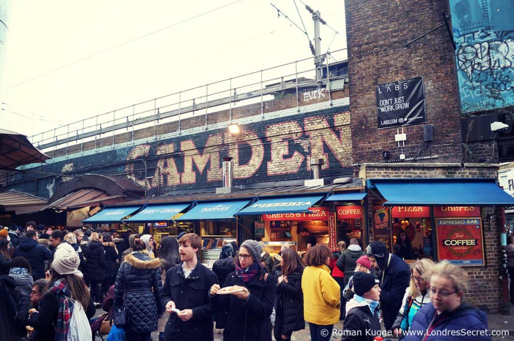 Camden Town Rue devant les rails 