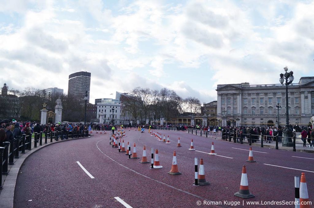 Releve de la garde Buckingham Palace Londres Bord de la route