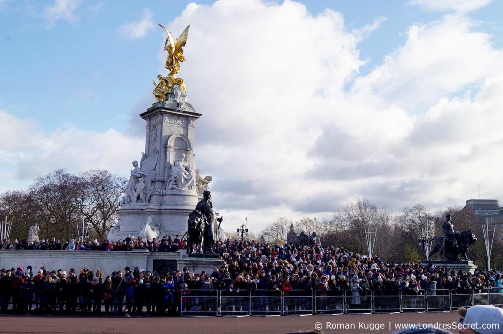 Releve de la garde Buckingham Palace Victoria Memorial Marches