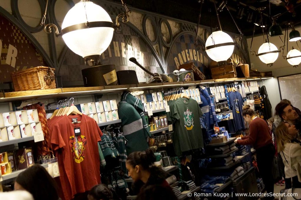 Quai 9 34 Londres magasin de souvenirs Harry Potter