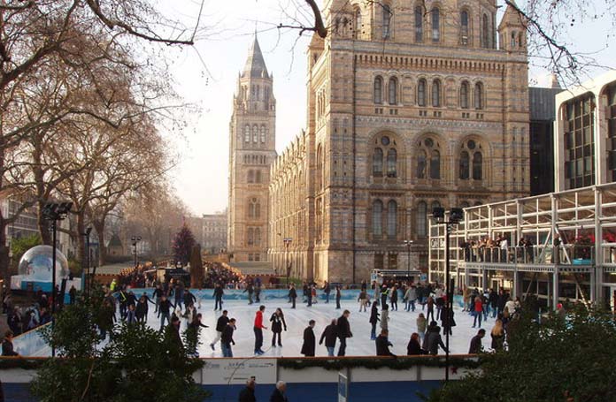 Patinoire plein air de Noël - Londres Natural History Museum